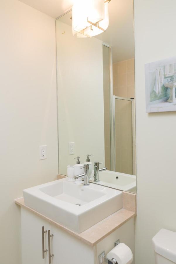 Sarkar Suites - Maple Leaf Square Toronto Buitenkant foto